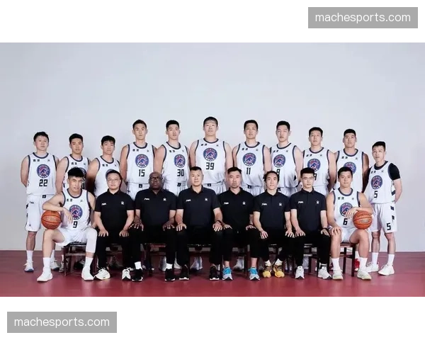 天津荣钢签下2米03前锋凯文-克罗斯,曾在NBL助香港金牛夺冠 天津荣钢签下2米03前锋凯文-克罗斯,曾在NBL助香港金牛夺冠