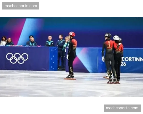 日本女子冰球队2-3惜败意大利，东道主在B组取得首场胜利