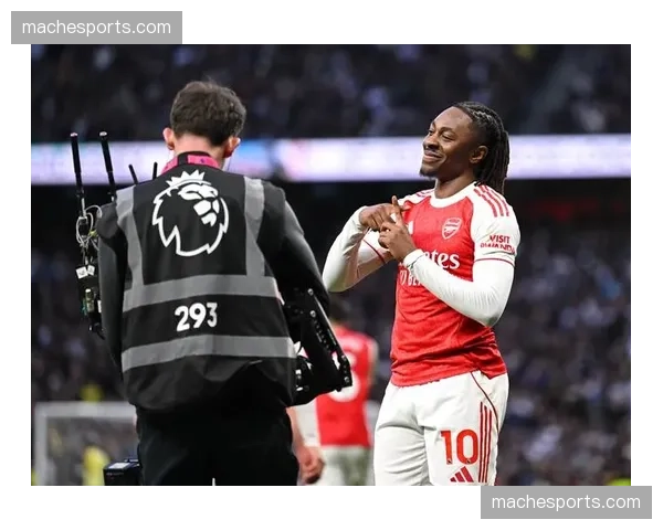 阿森纳4-1热刺赢北伦敦德比，埃泽哲凯赖什各两球领先曼城5分