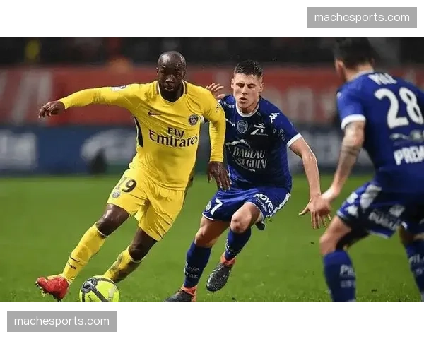 特鲁瓦2-1兰斯,主队两次助攻均来自左路突破后的传中 特鲁瓦2-1兰斯,主队两次助攻均来自左路突破后的传中